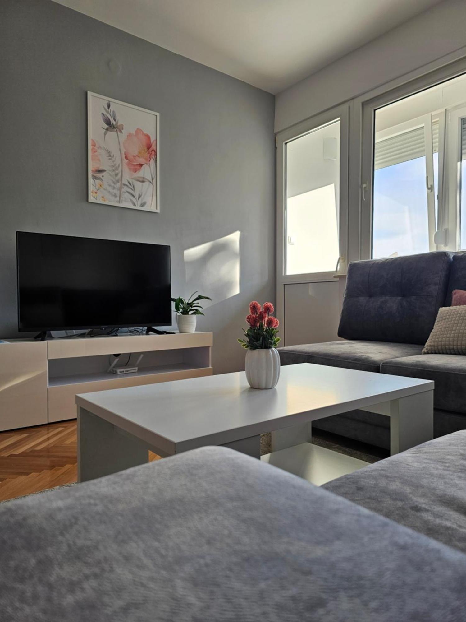 Apartment Lara *